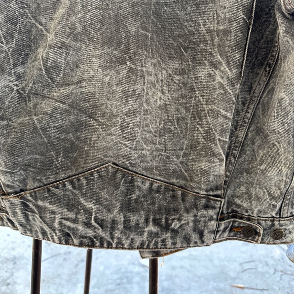 Rare | Vintage | Guess | Denim Jacket | Acid Wash - Picture 2 of 4